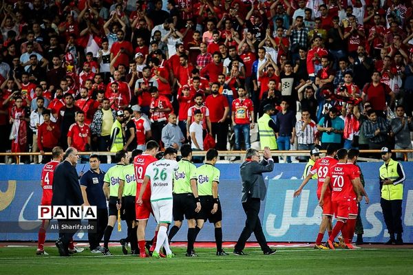 دیدار تیم‌های پرسپولیس و ماشین سازی تبریز