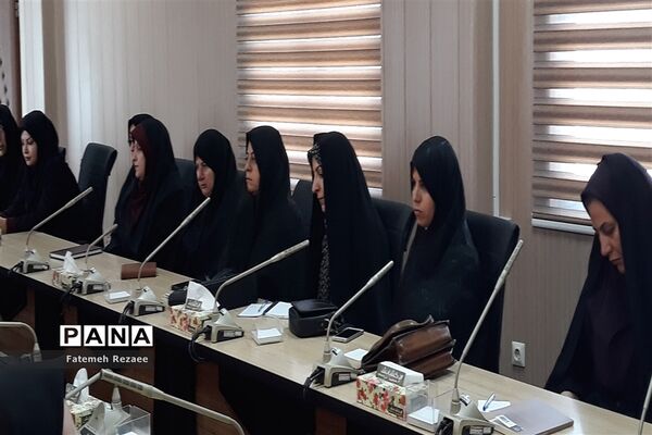 نشست مدیرکل آموزش و پرورش استان زنجان با بانوان توانمند و فرهیخته