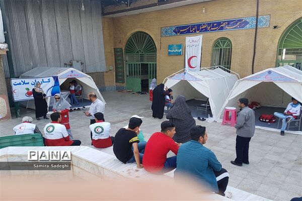 کاروان سلامت جمعیت هلال احمر پاکدشت در روستای قرمز تپه