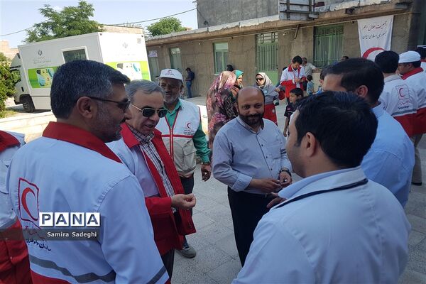 کاروان سلامت جمعیت هلال احمر پاکدشت در روستای قرمز تپه