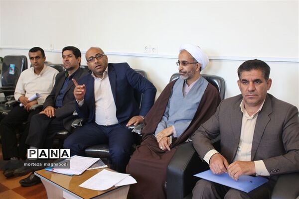 جلسه کارگروه استانی طرح و ساماندهی لباس فرم دانش آموزی