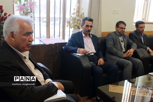 جلسه کارگروه استانی طرح و ساماندهی لباس فرم دانش آموزی