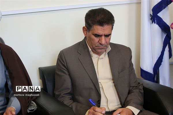 جلسه کارگروه استانی طرح و ساماندهی لباس فرم دانش آموزی