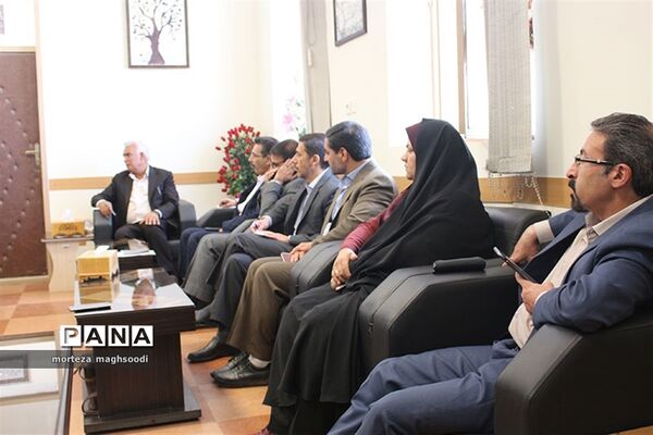 جلسه کارگروه استانی طرح و ساماندهی لباس فرم دانش آموزی