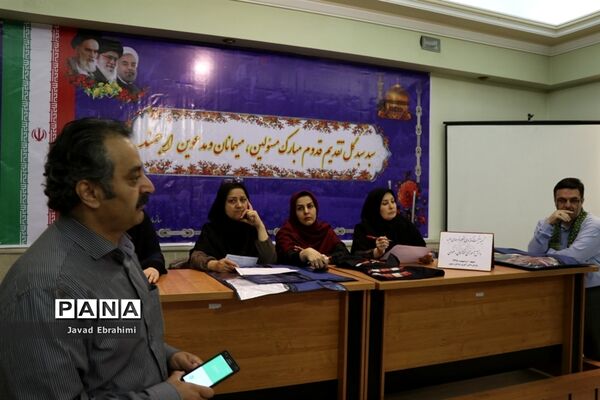 کمیته قیمت‌گذاری لباس فرم دانش‌آموزان خراسان رضوی