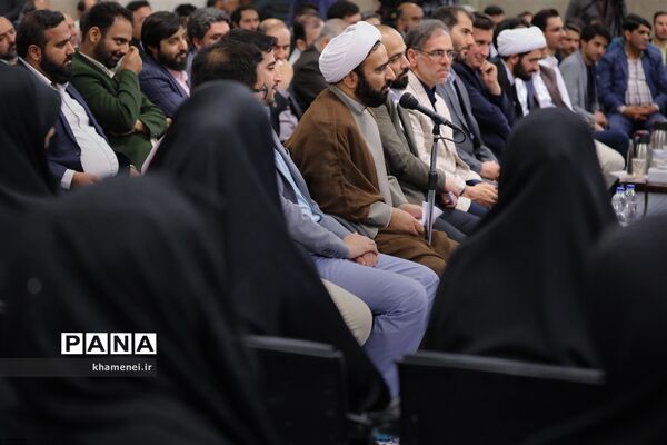 دیدار جمعی از شاعران و اهالی فرهنگ و ادب با مقام معظم رهبری