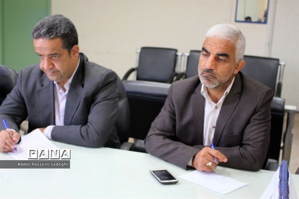 جلسه کار گروه استانی لباس فرم دانش آموزی استان بوشهر