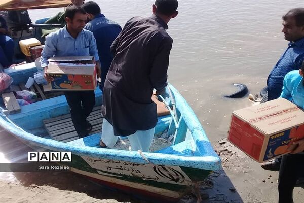 ارسال و توزیع کمک‌های کارشناس مسئول اموربانوان آموزش و پرورش خوزستان