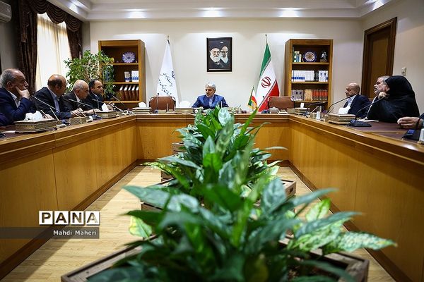 دیدار خیرین مدرسه‌ساز با رئیس سازمان برنامه و بودجه کشور