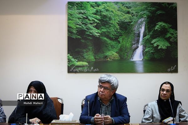 دیدار خیرین مدرسه‌ساز با رئیس سازمان برنامه و بودجه کشور