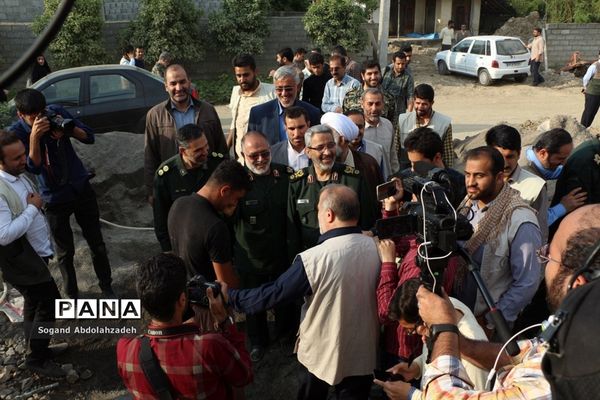 بازدید معاون وزیر کشور  و فرمانده سازمان بسیج مستضعفین کشور ازمناطق‌سیل‌زده سیمرغ