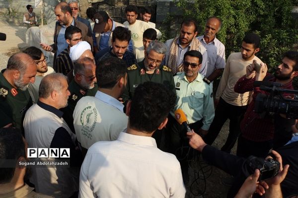 بازدید معاون وزیر کشور  و فرمانده سازمان بسیج مستضعفین کشور ازمناطق‌سیل‌زده سیمرغ