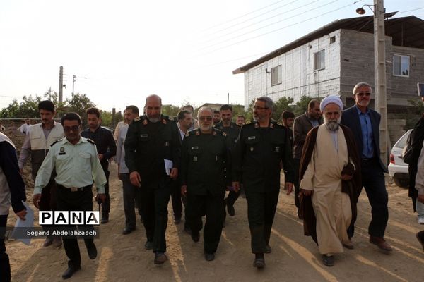 بازدید معاون وزیر کشور  و فرمانده سازمان بسیج مستضعفین کشور ازمناطق‌سیل‌زده سیمرغ