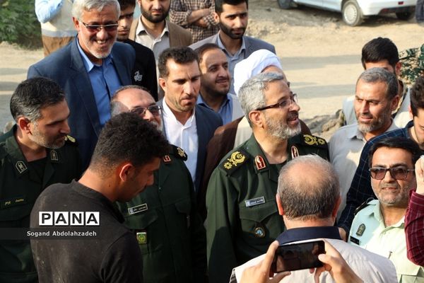 بازدید معاون وزیر کشور  و فرمانده سازمان بسیج مستضعفین کشور ازمناطق‌سیل‌زده سیمرغ
