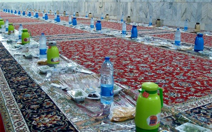 برپایی سفره اطعام و اکرام مددجویان بهزیستی و کمیته امداد توسط شهردار قم