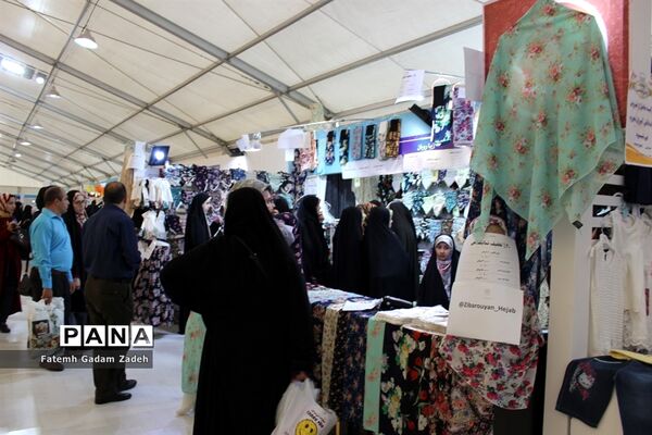 نمایشگاه مد و لباس ایرانی در پل طبیعت تهران