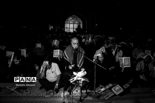 مراسم احیا شب نوزدهم ماه مبارک رمضان در مصلای آبادان