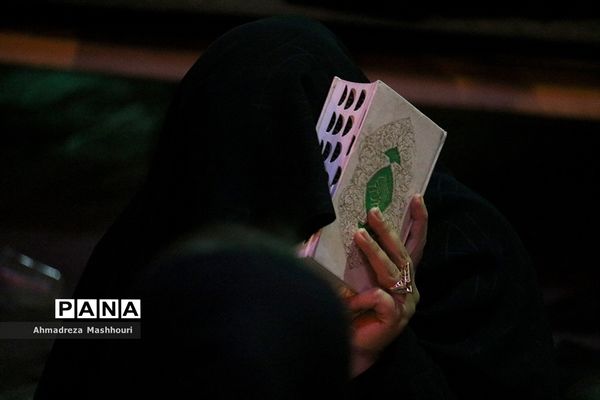 مراسم شب اول قدر در گلزار شهدای وادی رحمت تبریز