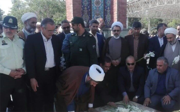 همزمان با سالروز آزادسازی خرمشهر، مزار شهدای گمنام قرچک گلباران شد
