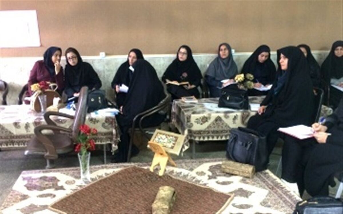 تلاش می‌کنیم آموزش‌دهندگان بر نوشتن طرح درس مسلط باشند