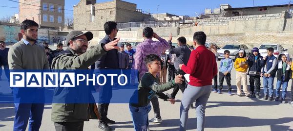 برگزاری مسابقات دارت در دبستان شهید فاتحی خانلق شهرستان شیروان