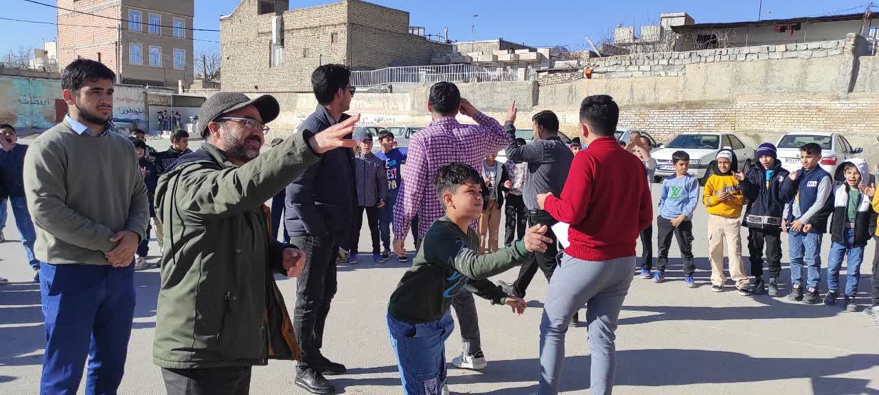 برگزاری مسابقات دارت در دبستان شهید فاتحی خانلق شهرستان شیروان