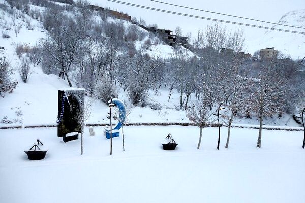 برف بارید و خدا پاکی خود را به شهر زیبایی بار هدیه کرد