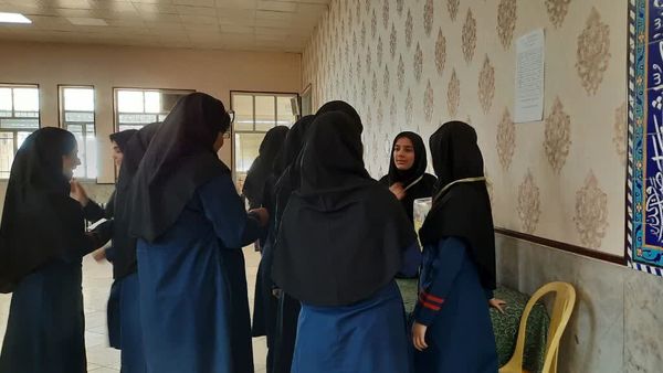 برگزاری انتخابات شورای دانش‌آموزی در دبیرستان شاهد طالقانی