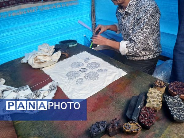 بازدید معاون رئیس جمهور و ریاست سازمان برنامه و بودجه کشور از مشاغل صنایع دستی و نان شهرستان برخوار در پارک آزادگان شهر حبیب آباد