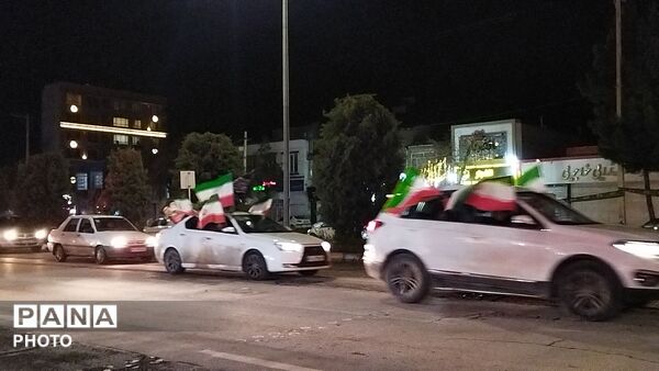 بلوار فضل پرشور از ماشین هایی با پرچم ایران 