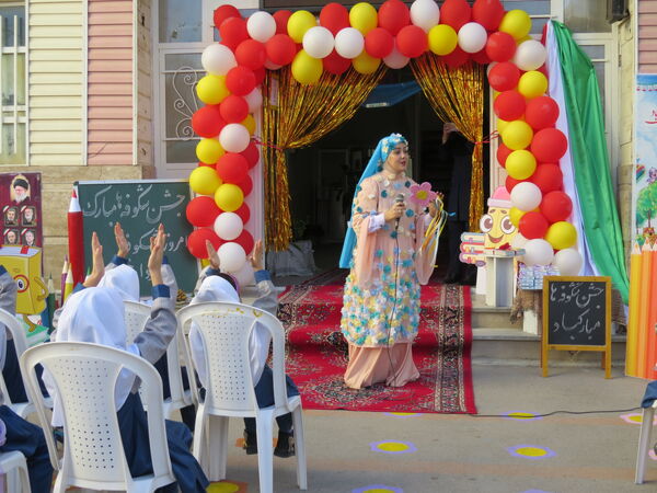 جشن شکوفه ها مدرسه ۱۷شهریور