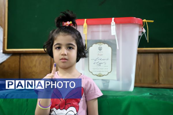 حضور پر شور مردم مشهد در چهاردهمین دوره انتخابات ریاست‌جمهوری 