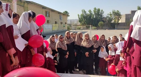 ویژه برنامه هفته معلم در دبستان استقلال حاجی آباد