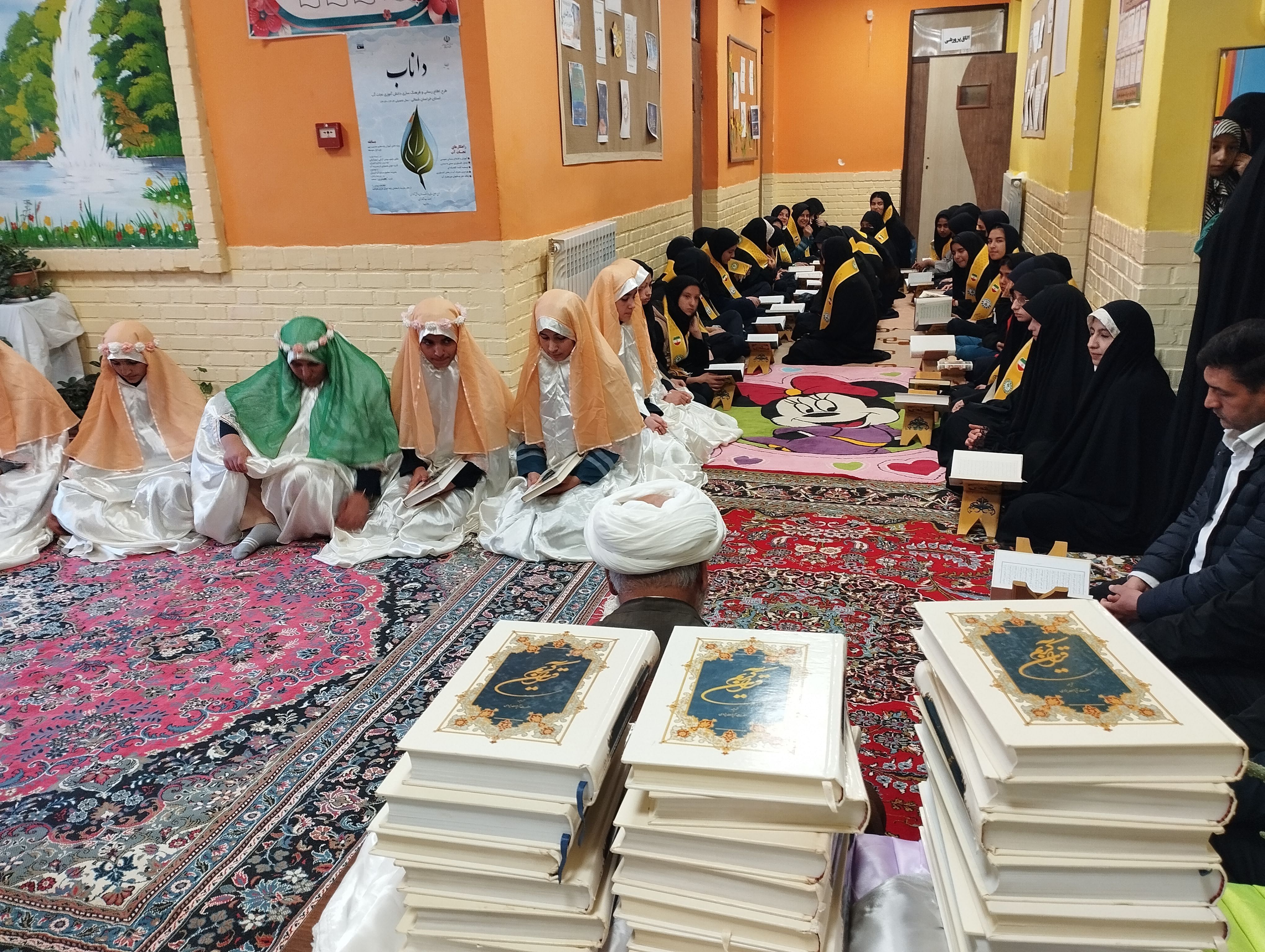 محفل انس با قرآن کریم در دبیرستان دخترانه شهدای زیارت 