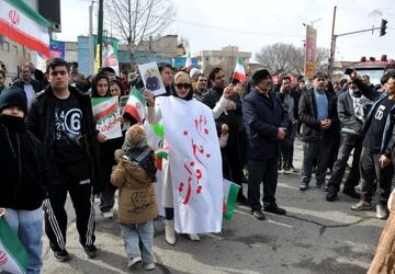 حضور پرشور مردم تکاب در راهپیمایی ۲۲ بهمن