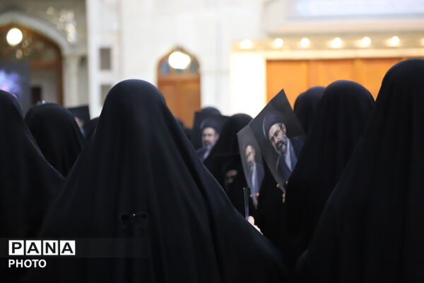 طنین سرود ۳ هزار دانش‌آموز در مرقد مطهر امام خمینی(ره)