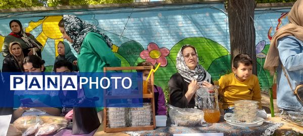 برپایی بازارچه کسب و کار در آموزشگاه امام جعفر صادق(ع)