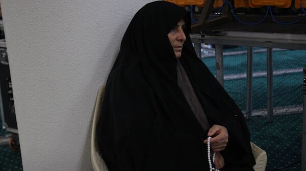 محفل قرآنی خانوادگی و افطاری ساده در مصلی خاتم‌الانبیا زنجان
