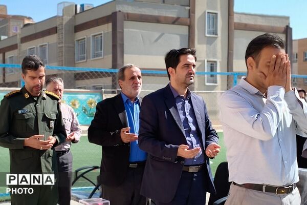 جشن عاطفه‌ها در دبستان شهید امیرکمندی