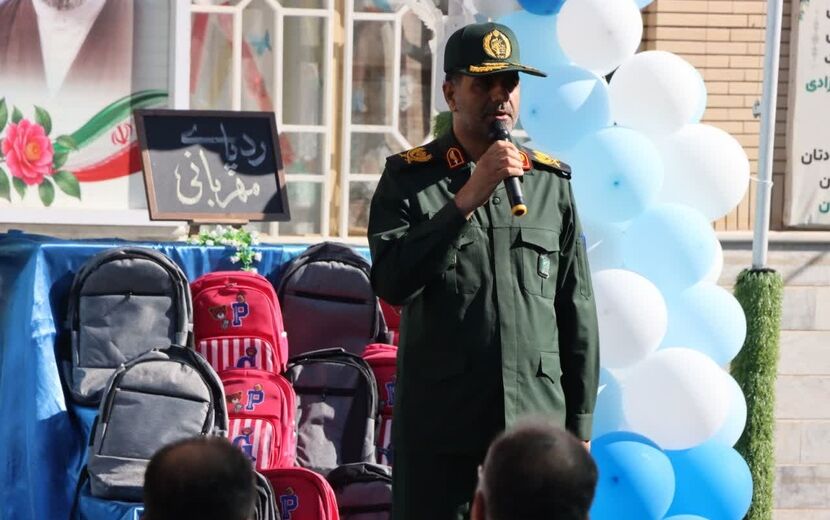 آینده درخشان کشور در دستان دانش‌آموزان است