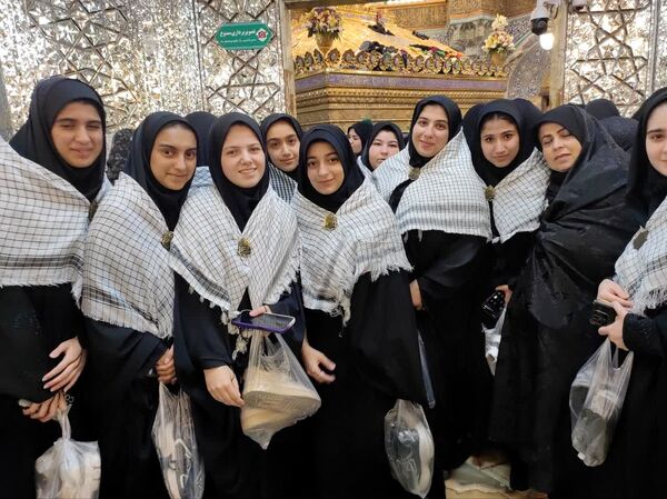 آیین بدرقه کاروان راهیان نور هنرستان بنت الزهرا هادی‌شهر 