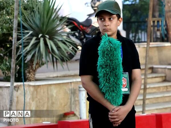 وداع باشکوه مردم با پیکر رهبر شهید در نخستین روز  وداع در مصلی تهران