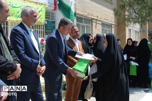 زنگ سپاس معلم در فاروج به صدا در آمد 