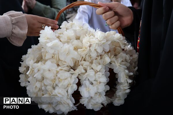 جشن تکلیف دختران اسلامشهری در مسجد الهادی (ع)
