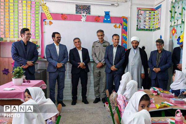 جشن شکوفه‌های کلاس اولی در دبستان فرهنگیان