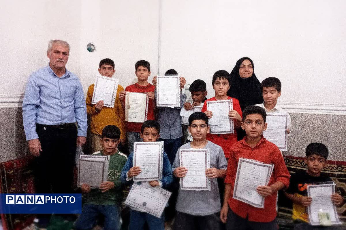 محفل انس با قرآن و آیین تجلیل از دانش‌آموزان برتر مسابقات قرآن در شهرستان باشت
