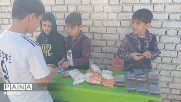 برپایی بازارچه دانش آموزی در شهرستان کاشمر 