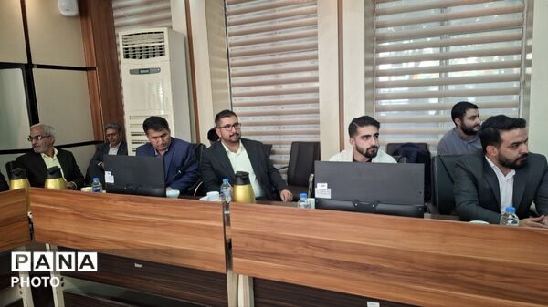 نشست صمیمی وزیر آموزش‌ و پرورش با معلمان دبیرستان رازی