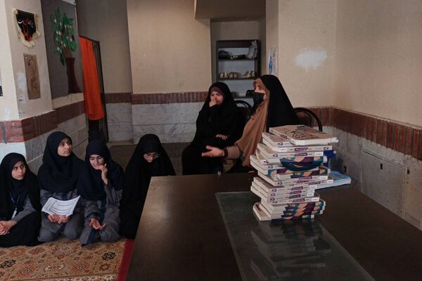 محفل انس با قرآن کریم در مدرسه نرگس و فرهیختگان2 پردیس
