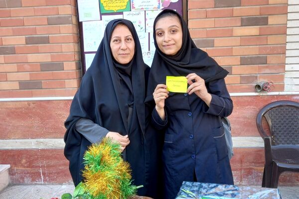 برگزاری انتخابات همیار مشاور در دبیرستان بانو عفت آهنگری ناحیه یک شهرری